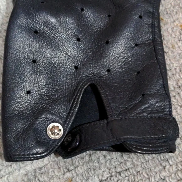 13. Vintage Black Bracelet Cuff Driving Gloves - Picture 2 of 3